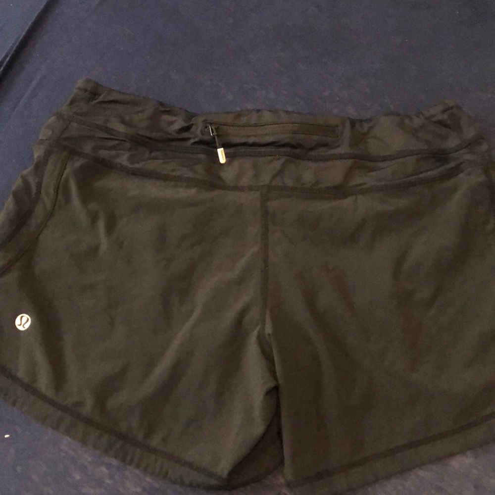 Size 4 lululemon shorts